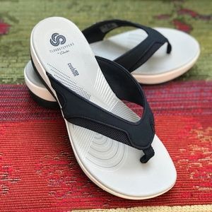 Clarks Cloudstepper flip flop